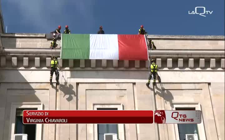 A PESCARA SPIEGAMENTO DEL TROCOLORE A CURA DEL CORPO DEI VIGILI DEL FUOCO